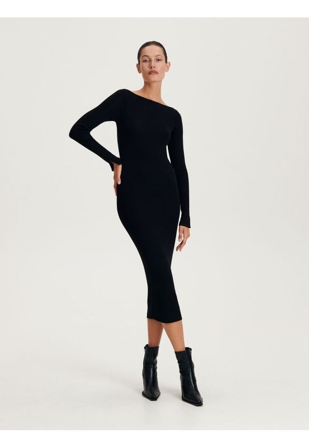Reserved - Prążkowana sukienka midi - czarny. Kolor: czarny. Materiał: prążkowany. Długość: midi