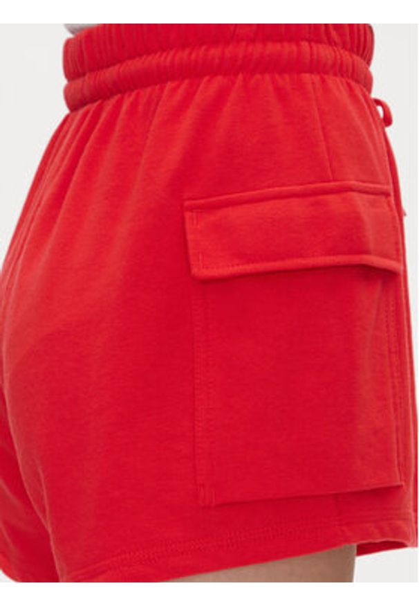 Adidas - adidas Szorty sportowe Essentials Small Logo JC5704 Czerwony Loose Fit. Kolor: czerwony. Materiał: bawełna