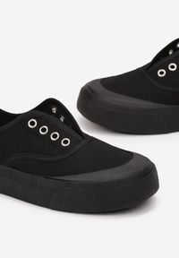 Born2be - Czarne Trampki przed Kostkę Wsuwane Yeleen. Okazja: na co dzień. Wysokość cholewki: przed kostkę. Zapięcie: bez zapięcia. Kolor: czarny. Materiał: materiał, jeans. Szerokość cholewki: normalna. Wzór: aplikacja. Obcas: na płaskiej podeszwie. Styl: casual #2