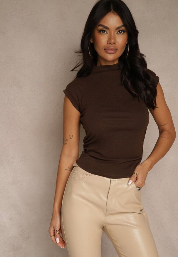 Renee - Brązowy Top z Bawełny i Wiskozy ze Stójką i Marszczeniem w Talii Zetelie. Typ kołnierza: kołnierzyk stójkowy. Kolor: brązowy. Materiał: bawełna, wiskoza. Styl: elegancki