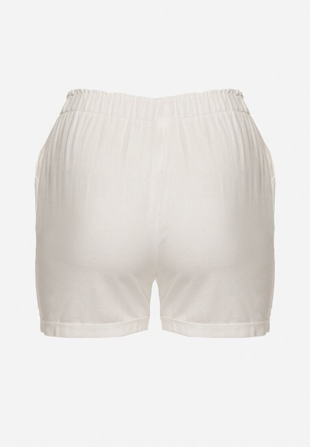 Born2be - Białe Casualowe Szorty z Lnem z Gumką w Talii Filowena. Okazja: na co dzień. Kolekcja: plus size. Kolor: biały. Materiał: len. Styl: casual