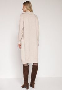 Born2be - Jasnobeżowa Sweterkowa Sukienka Pudełkowa z Bawełną i Wełną Ozdobiona Suwakiem Reimia. Okazja: na co dzień. Kolor: beżowy. Materiał: wełna, bawełna. Wzór: aplikacja. Styl: casual, klasyczny #6