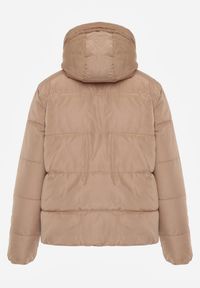 Renee - Ciemnobeżowa Pikowana Kurtka Dwustronna z Kapturem Ozdobiona Suwakami Nevetila. Okazja: na co dzień. Typ kołnierza: kaptur. Kolor: beżowy. Materiał: jeans. Wzór: aplikacja. Styl: casual #2