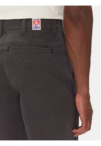 Wrangler Szorty materiałowe 112362922 Szary Slim Fit. Kolor: szary. Materiał: bawełna #4