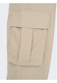 only - ONLY Spodnie materiałowe 15288248 Beżowy Cargo Fit. Kolor: beżowy. Materiał: materiał, syntetyk