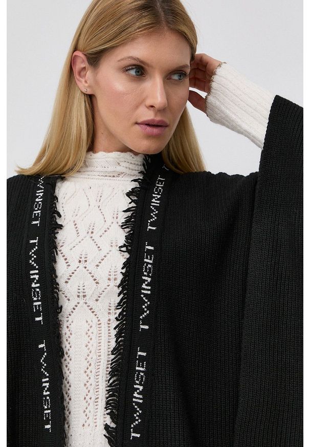 TwinSet - Twinset - Poncho z domieszką wełny. Kolor: czarny. Materiał: wełna