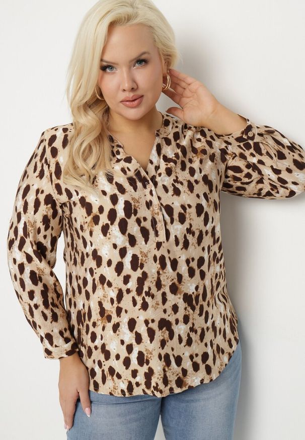 Born2be - Brązowa Koszula z Wiskozą w Panterkę z Dekoltem w Serek Norlivis. Okazja: na co dzień. Typ kołnierza: dekolt w serek. Kolekcja: plus size. Kolor: brązowy. Materiał: wiskoza. Wzór: motyw zwierzęcy. Styl: elegancki, casual