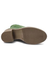 Zielone Botki Nessi Modne Obuwie Damskie. Zapięcie: zamek. Kolor: zielony. Materiał: zamsz, skóra. Sezon: jesień. Obcas: na obcasie. Styl: elegancki. Wysokość obcasa: średni #6