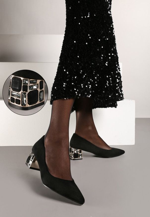 Renee - Czarne Czółenka Vices na Słupku Ozdobionym Kamieniami ze Skórzaną Wkładką Savelia. Okazja: na spotkanie biznesowe. Nosek buta: szpiczasty. Kolor: czarny. Materiał: skóra. Wzór: aplikacja. Obcas: na słupku. Styl: biznesowy, elegancki. Wysokość obcasa: średni