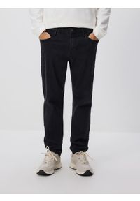 Reserved - Jeansy slim z efektem sprania - czarny. Kolor: czarny