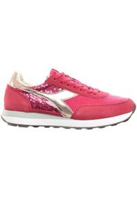 Buty do chodzenia damskie Diadora Koala Xmas. Zapięcie: sznurówki. Kolor: czerwony. Materiał: guma, syntetyk, tkanina, materiał. Szerokość cholewki: normalna. Sport: turystyka piesza