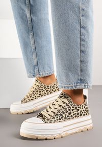 Born2be - Panterkowe Trampki na Grubej Podeszwie pod Kostkę Adsoria. Okazja: na co dzień. Zapięcie: sznurówki. Materiał: jeans. Styl: klasyczny, casual