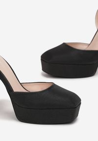 Born2be - Czarne Sandały na Słupku i Platformie z Brokatem Sive. Okazja: na karnawał. Zapięcie: sprzączka. Kolor: czarny. Materiał: materiał. Szerokość cholewki: wąska. Obcas: na platformie #3