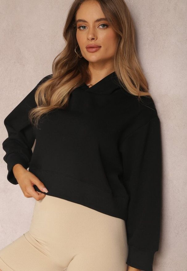 Renee - Czarna Bluza z Kapturem Paranero. Okazja: na co dzień. Typ kołnierza: kaptur. Kolor: czarny. Materiał: polar, dzianina. Długość: krótkie. Wzór: jednolity, gładki. Styl: sportowy, casual