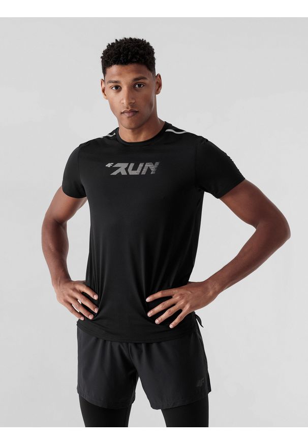 4f - Koszulka do biegania regular szybkoschnąca męska. Kolor: czarny. Materiał: materiał, włókno, dzianina. Sport: fitness