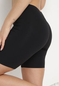 Born2be - Czarne Szorty Typu Kolarki Dolamira. Okazja: na co dzień. Kolor: czarny. Styl: klasyczny, casual #6
