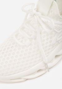 Born2be - Białe Siateczkowe Buty Sportowe Sneakersy na Grubej Tłoczonej Podeszwie Telarienna. Okazja: na co dzień. Zapięcie: sznurówki. Kolor: biały. Materiał: jeans. Obcas: na platformie #7