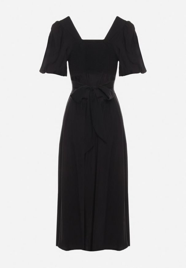 Born2be - Czarna Rozkloszowana Sukienka z Wiskozy z Wycięciem i Wiązaniem na Plecach Dimicia. Typ kołnierza: dekolt kwadratowy. Kolor: czarny. Materiał: wiskoza. Długość rękawa: krótki rękaw. Typ sukienki: rozkloszowane. Styl: elegancki