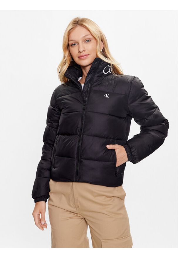 Calvin Klein Jeans Kurtka przejściowa J20J221381 Czarny Regular Fit. Kolor: czarny. Materiał: syntetyk