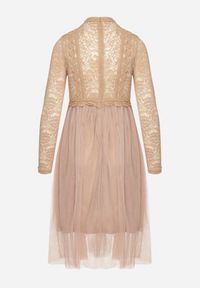 Born2be - Ciemnobeżowa Rozkloszowana Sukienka w Eleganckim Stylu Ozdobiona Koronką i Tiulem Miramelba. Kolor: beżowy. Materiał: tiul, koronka. Długość rękawa: długi rękaw. Wzór: aplikacja, koronka. Styl: elegancki #5