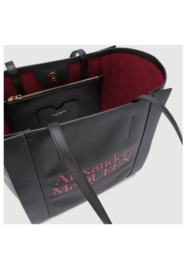 Alexander McQueen - ALEXANDER MCQUEEN Torebka czarna shoperka. Kolor: czarny. Materiał: skórzane, z tłoczeniem