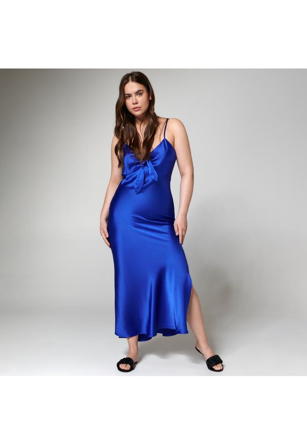 Sinsay - Sukienka maxi z wiązaniem - Niebieski. Kolor: niebieski. Długość: maxi