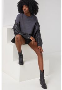 Answear Lab szorty jeansowe damskie kolor czarny gładkie high waist. Stan: podwyższony. Kolor: czarny. Materiał: jeans. Wzór: gładki. Styl: wakacyjny