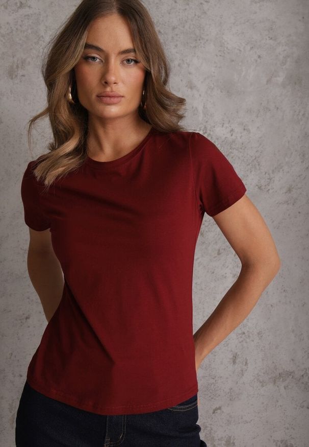 Renee - Bordowy T-shirt z Bawełny z Okrągłym Dekoltem Nedima. Okazja: na co dzień. Kolor: czerwony. Materiał: bawełna. Styl: casual, klasyczny