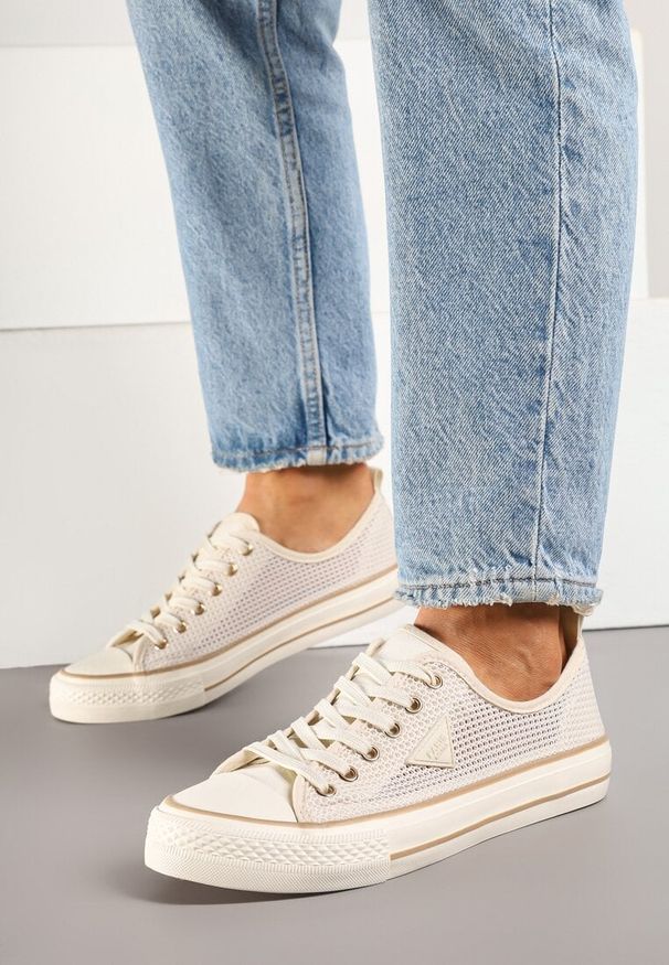 Born2be - Beżowe Klasyczne Trampki z Ażurową Cholewką Volirae. Kolor: beżowy. Materiał: jeans. Szerokość cholewki: normalna. Wzór: ażurowy. Sezon: lato, wiosna. Styl: klasyczny