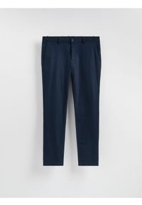 Reserved - Spodnie chino slim fit - granatowy. Kolor: niebieski. Materiał: wiskoza, tkanina #1