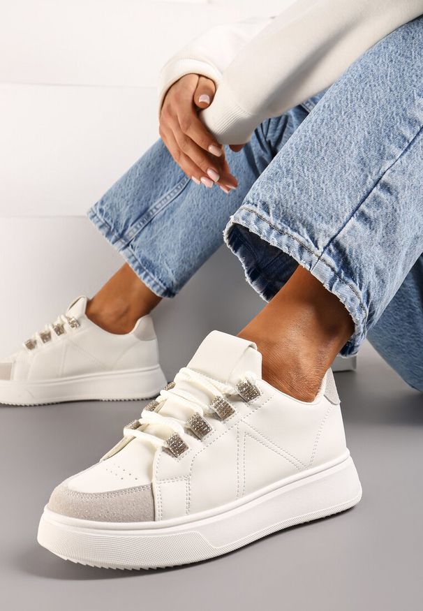 Born2be - Beżowe Sneakersy z Imitacji Skóry z Grubymi Sznurówkami i Cyrkoniami Drinthia. Okazja: na co dzień. Zapięcie: sznurówki. Kolor: beżowy. Materiał: skóra. Sezon: wiosna, lato
