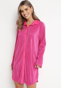 Born2be - Fuksjowa Plisowana Sukienka Mini o Koszulowym Kroju Unvelc. Okazja: na spotkanie biznesowe, do pracy, na co dzień. Typ kołnierza: kołnierzyk klasyczny. Kolor: różowy. Materiał: jeans, materiał. Długość rękawa: długi rękaw. Typ sukienki: koszulowe. Styl: elegancki, casual, klasyczny, biznesowy. Długość: mini #1