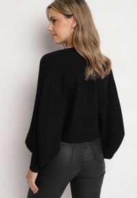 Born2be - Czarny Sweter z Wiskozą Typu Nietoperz Sallindria. Okazja: na co dzień. Kolor: czarny. Materiał: wiskoza. Długość: długie. Styl: elegancki, casual #7