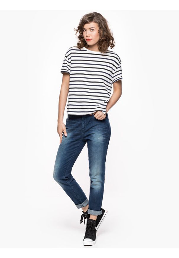 Wrangler - WRANGLER BOYFRIEND DAMSKIE SPODNIE JEANSOWE VINTAGE BLUE W27M9185R 112128162. Styl: vintage