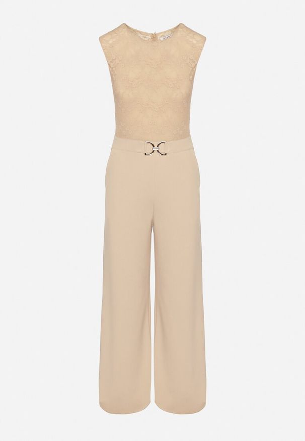 Born2be - Jasnobeżowy Kombinezon bez Rękawów z Metaliczną Ozdobą i Prostymi Nogawkami Karivalle. Okazja: na co dzień. Kolor: beżowy. Długość rękawa: bez rękawów. Wzór: aplikacja. Styl: casual, elegancki, klasyczny