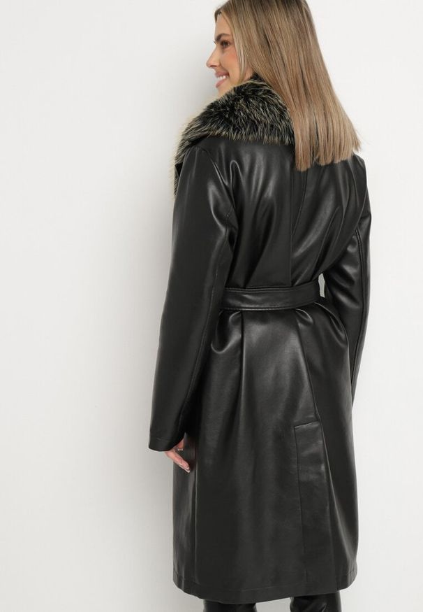 Born2be - Czarny Jednorzędowy Płaszcz z Imitacji Skóry z Wiązanym Paskiem i Odpinanym Futrem Semivora. Okazja: na co dzień. Kolor: czarny. Materiał: futro, skóra. Długość rękawa: długi rękaw. Długość: długie. Styl: elegancki, casual, rockowy