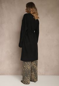 Renee - Czarny Tłoczony Kardigan z Wełną o Kroju Bez Zapięć z Paskiem Dorrive. Okazja: na co dzień. Kolor: czarny. Materiał: wełna. Styl: casual, elegancki #5