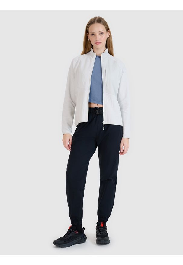 4f - 4F Bluza dresowa rozpinana bez kaptura damska - szara XS. Okazja: na co dzień. Typ kołnierza: bez kaptura. Kolor: szary. Materiał: dresówka. Długość rękawa: raglanowy rękaw. Wzór: ze splotem. Styl: casual, klasyczny, sportowy