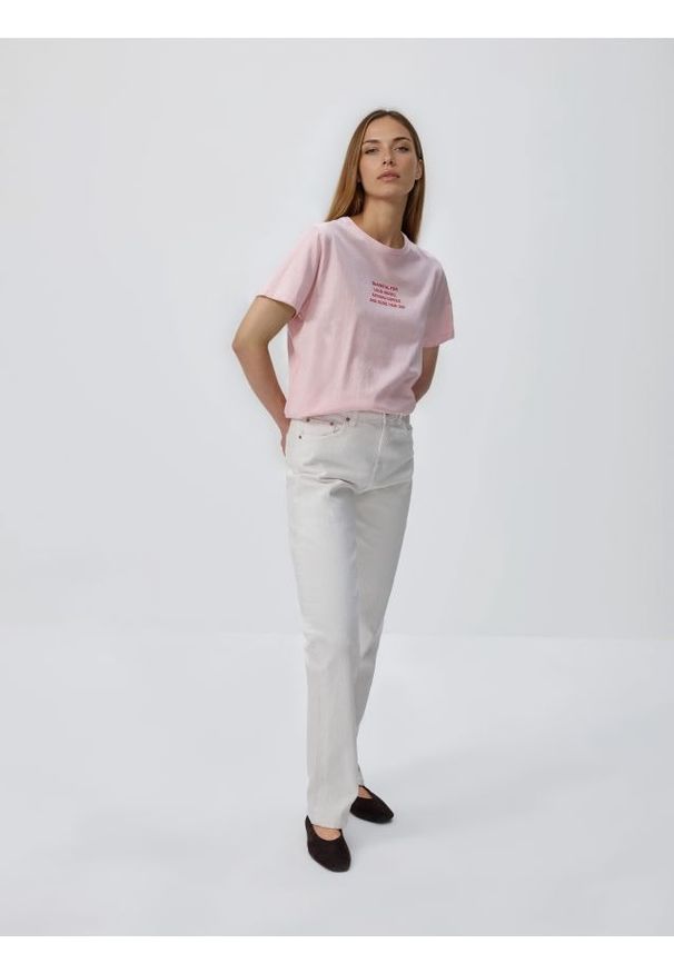 Reserved - T-shirt z napisem - różowy. Kolor: różowy. Materiał: bawełna. Wzór: napisy