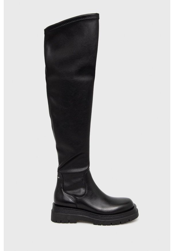 Wojas Kozaki skórzane damskie kolor czarny na platformie. Nosek buta: okrągły. Kolor: czarny. Materiał: skóra. Szerokość cholewki: normalna. Obcas: na platformie