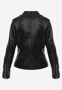 Born2be - Czarna Klasyczna Kurtka Ramoneska o Taliowantym Kroju Anlea. Okazja: na co dzień. Typ kołnierza: kołnierz z falbankami. Kolor: czarny. Materiał: dzianina, skóra, jeans, poliester. Styl: klasyczny #4