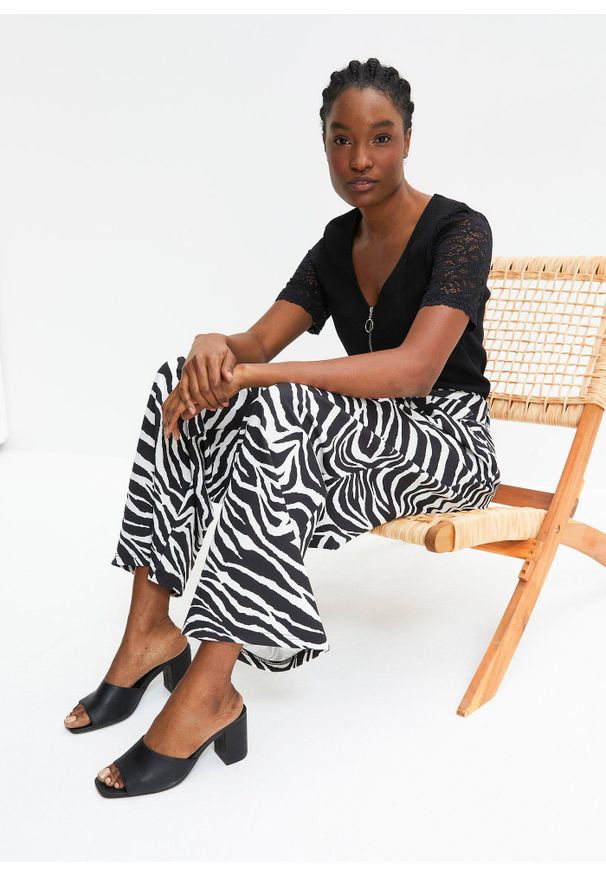 bonprix - T-shirt z prążkowanej bawełny. Kolor: czarny. Materiał: bawełna, prążkowany, koronka. Wzór: prążki, koronka