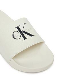 Calvin Klein Jeans Klapki Slide Monologo Cv YM0YM01367 Biały. Kolor: biały. Materiał: materiał