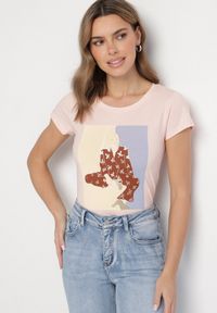 Born2be - Jasnoróżowy Bawełniany T-shirt z Ozdobnym Nadrukiem Setonisea. Okazja: na co dzień. Kolor: różowy. Materiał: bawełna. Wzór: nadruk. Styl: casual #3