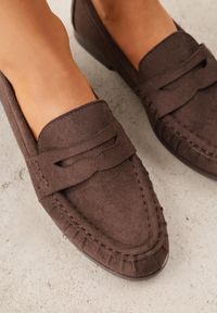 Renee - Ciemnobrązowe Mokasyny VICES ze Skórzaną Wkładką i Marszczeniem przy Nosku Ananora. Kolor: brązowy. Materiał: skóra. Styl: klasyczny, elegancki #3