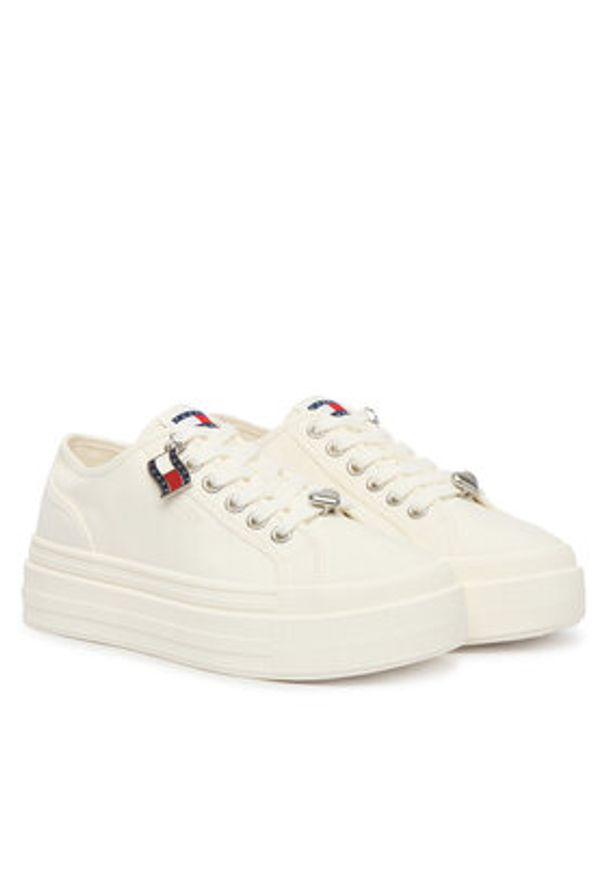 Tommy Jeans Sneakersy Tjw Flatform Sneaker Charms EN0EN02959 Biały. Kolor: biały. Materiał: materiał