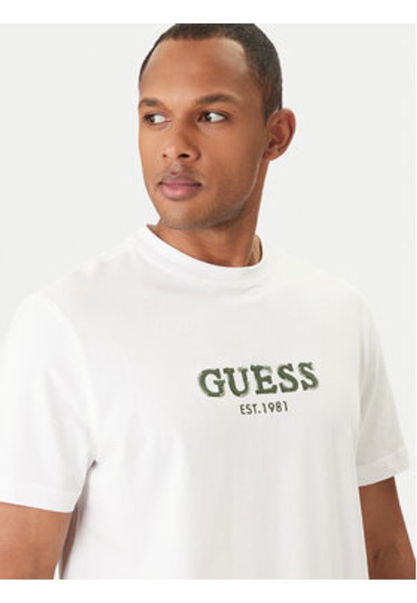 Guess T-Shirt M6GI16 K3032 Biały Regular Fit. Kolor: biały. Materiał: bawełna