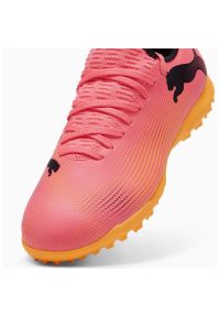 Buty piłkarskie Puma Future 7 Play Tt Jr 107737-03 różowe. Zapięcie: sznurówki. Kolor: różowy. Materiał: syntetyk, guma. Sport: piłka nożna #4