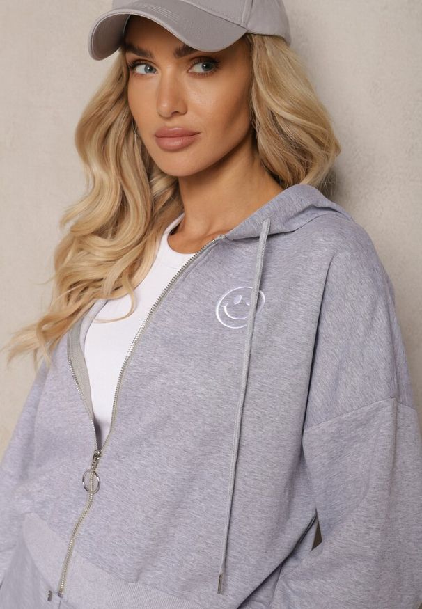 Renee - Szara Bluza Rozpinana z Wyszytą Emotką i Kapturem Cornoria. Kolor: szary. Materiał: dzianina