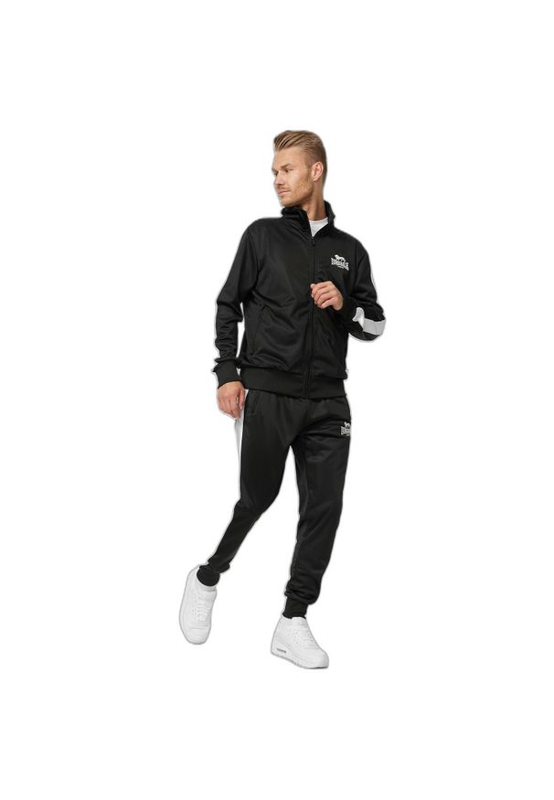 Dres o klasycznym kroju Lonsdale Pember. Kolor: czarny. Materiał: dresówka